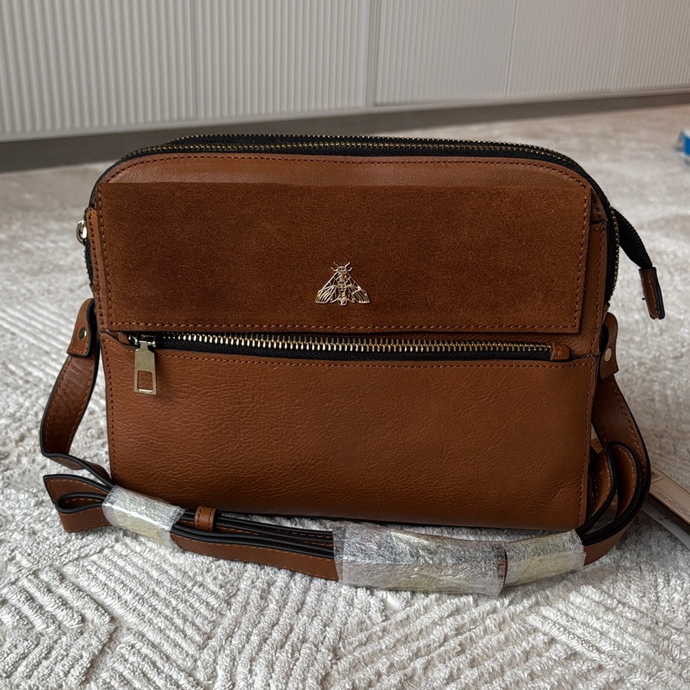 Stylish Tan Leather Messenger Bag